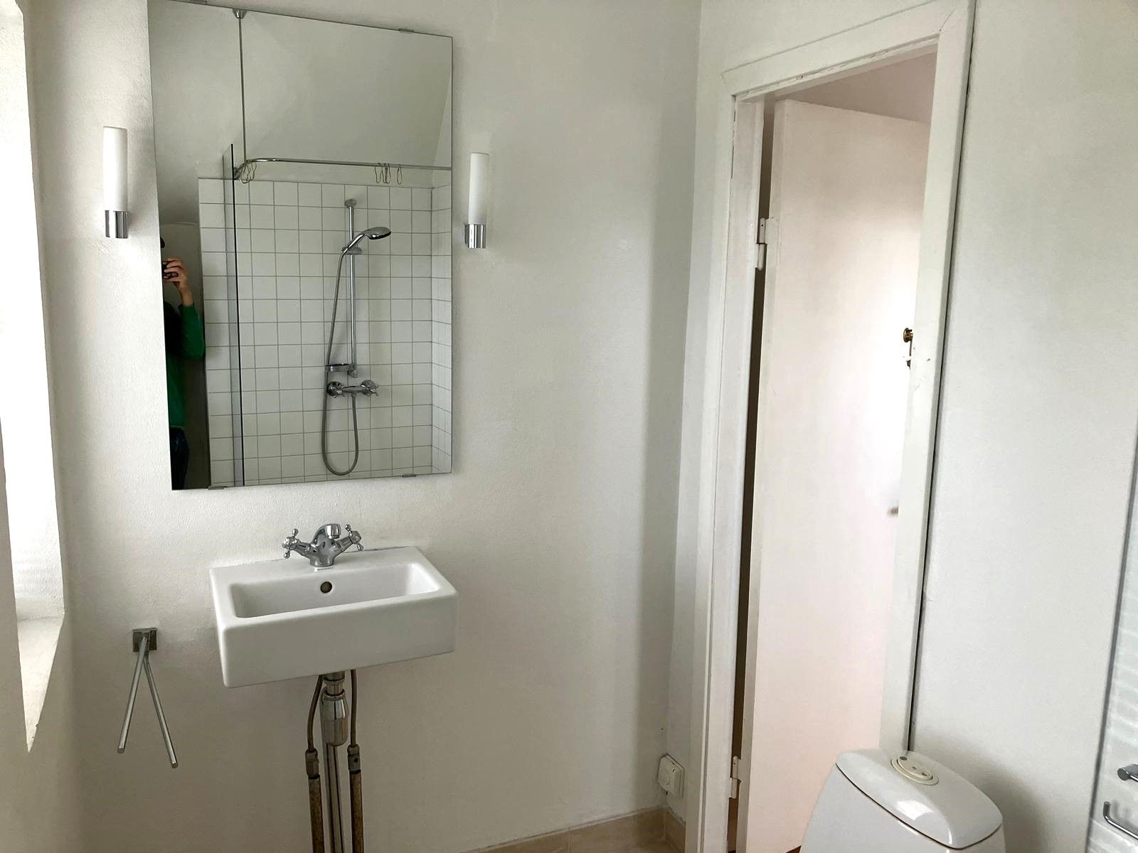 Bathroom_2a.jpg